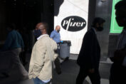 Pfizer ottiene l'approvazione per il suo vaccino nel Regno Unito