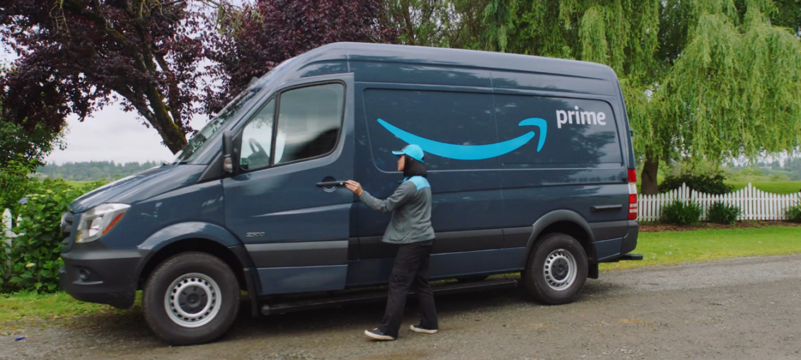 Amazon, non solo braccialetto elettronico. Videocamere e AI sui furgoni dei corrieri